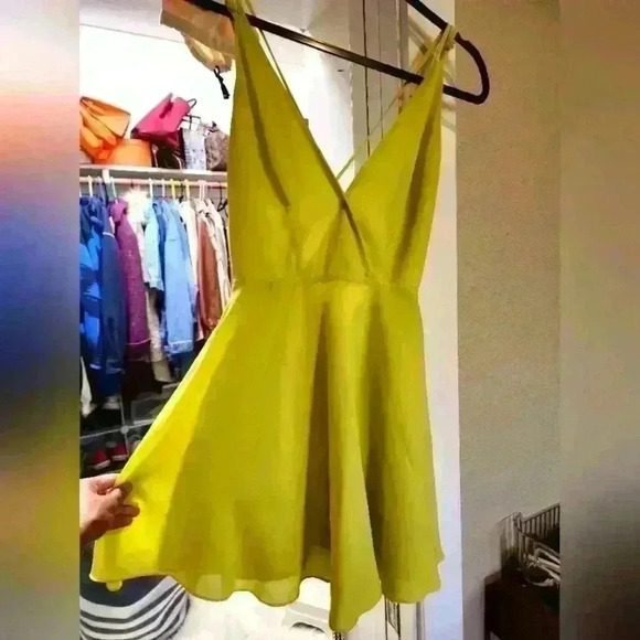 Beautiful Yellow green Dress - Picture 1 of 3